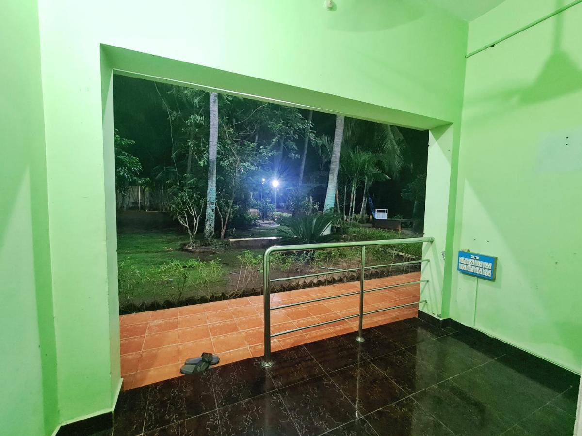 Rk Resorts Karaikal Esterno foto